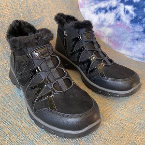 NWOT Skechers Air Cooled Easy Going Silvis Cozy Booties (Women's 9.5)